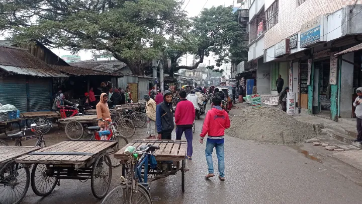 ফুলবাড়ীতে গুড়ি গুড়ি বৃষ্টি : জনজীবন বিপর্যস্ত  চরম দুর্ভোগে শ্রমজীবীরা